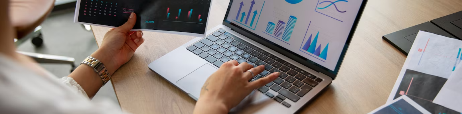 office-workers-using-finance-graphs_23-2150408661